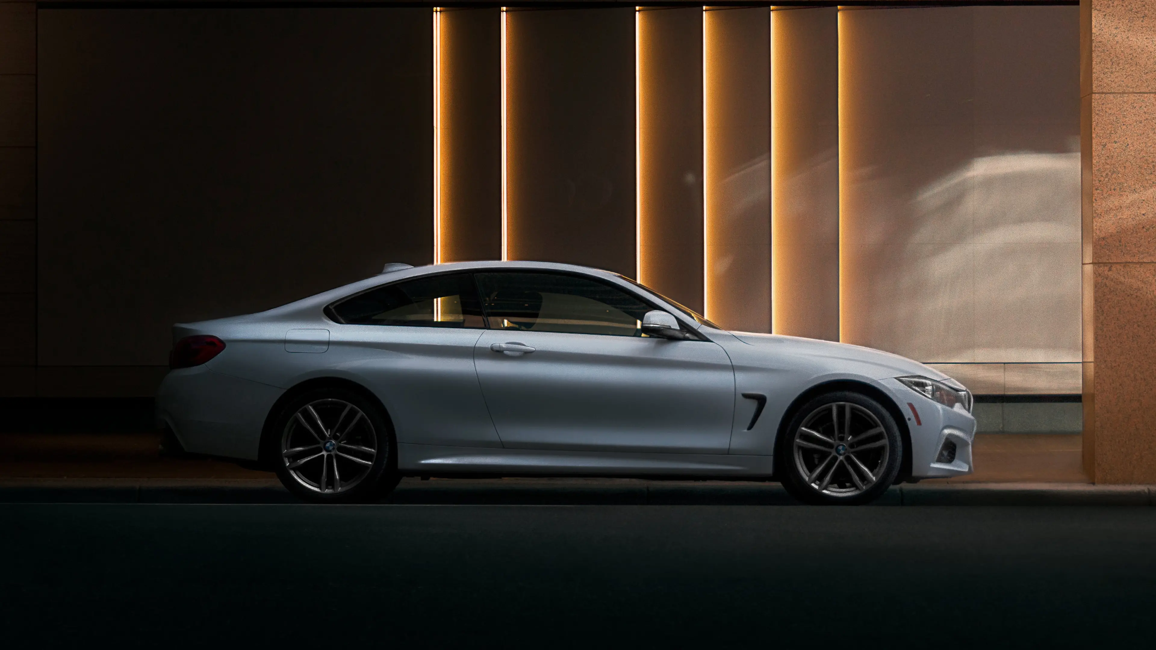 Luxury Wheels: Exquisite Reviews of High-End Cars - Auto